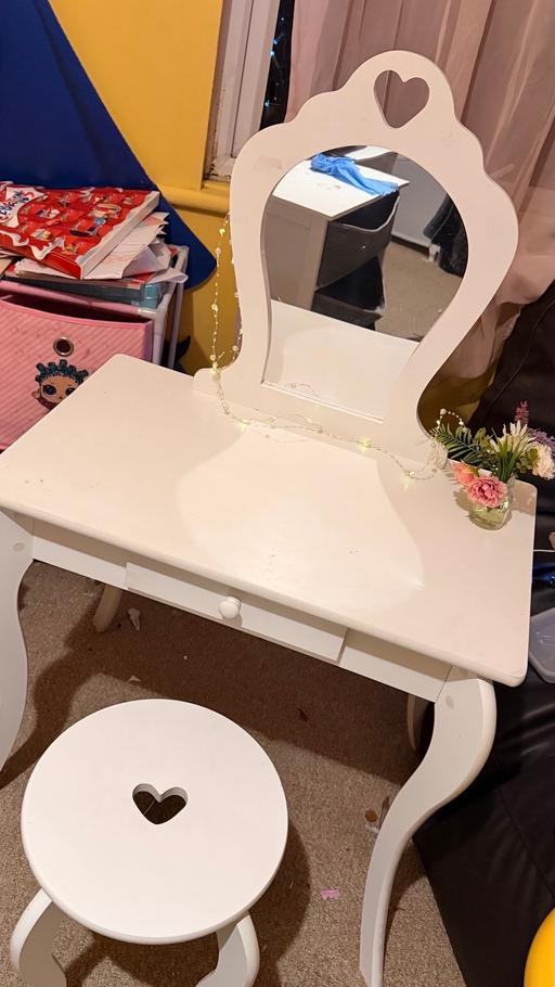 Buy & Sell Ettingshall Wolverhampton - Photos for White girls dressing table