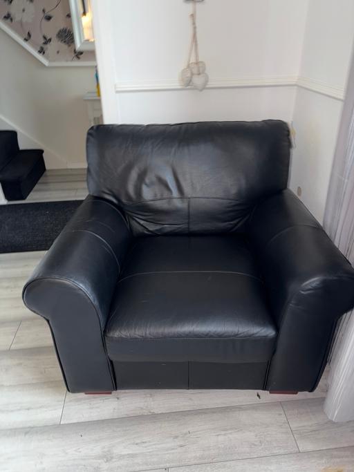 Buy & Sell Slough Slough - Photos for 4 seater sofa & two single sofas a