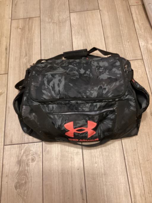 Buy & Sell Southdene Knowsley - Photos for Large under armour bag camo 