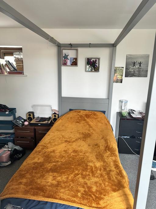 Buy & Sell East India East London - Photos for Solid wood single poster bed (x2)