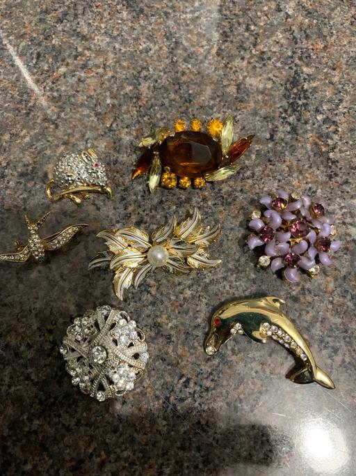Buy & Sell Corngreaves Trading Estate Sandwell - Photos for Vintage brooches job lot buyer collect