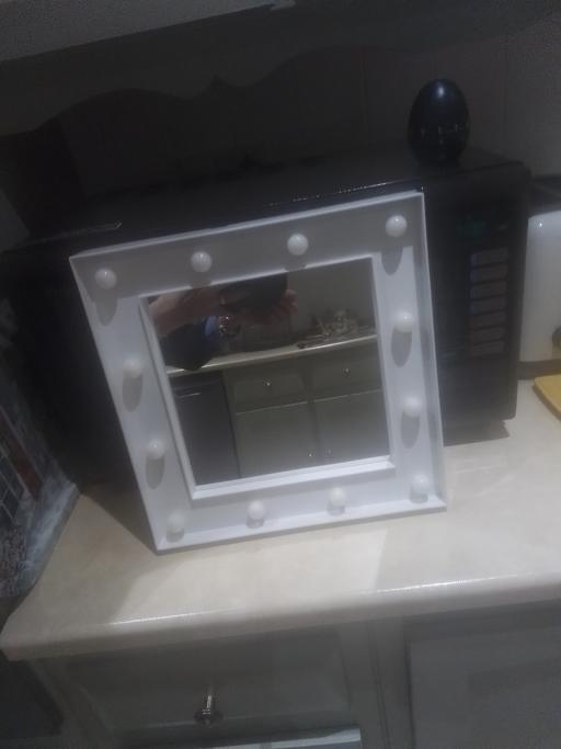 Buy & Sell Aldridge Walsall - Photos for LADIES SQUARE LIGHT UP MIRROR