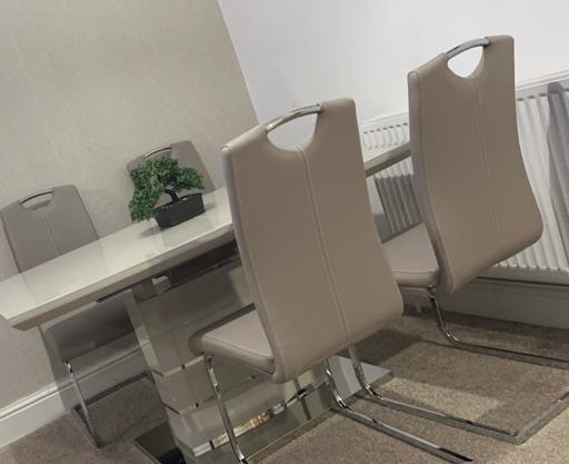 Buy & Sell Thornhill Lees Kirklees - Photos for Beige extendable dining table + 6 chairs
