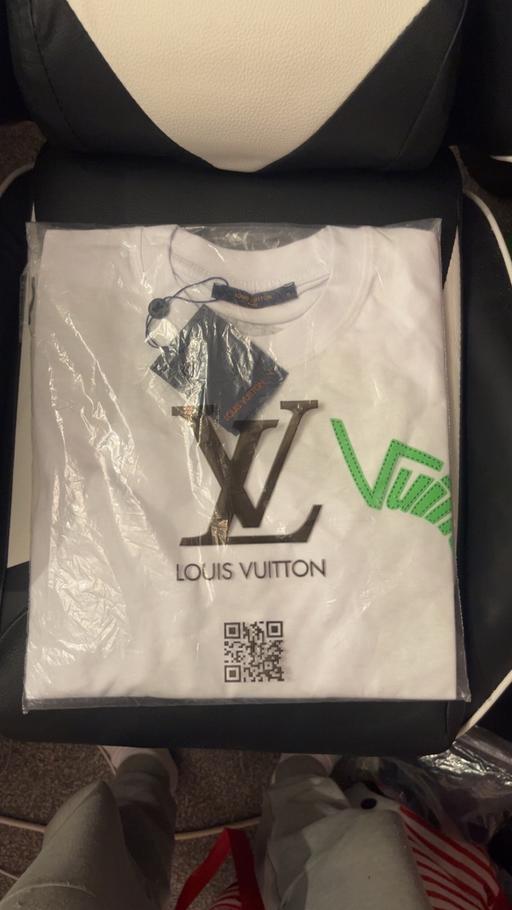 Buy & Sell Pentwyn Crumlin Caerphilly - Wales - Photos for Loui vitton tshirt - small