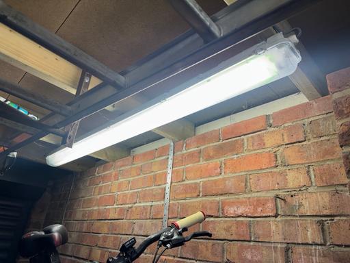 Buy & Sell Kirk Sandall Industrial Estate Doncaster - Photos for Garage lights 5 ft