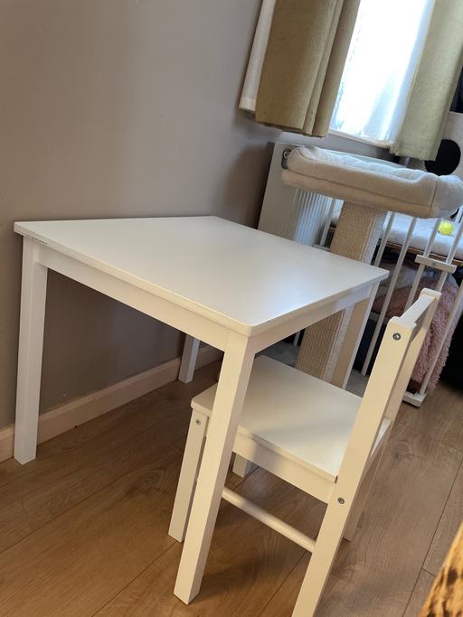 Buy & Sell Rowley Village Sandwell - Photos for Children’s table and chair