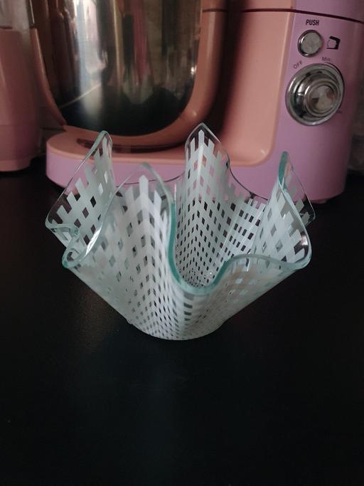 Buy & Sell Upper Gornal Dudley - Photos for vintage chances glass handkerchief vase