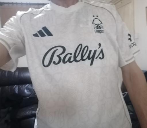 Buy & Sell Sneinton Nottingham - Photos for Nottingham Forest away shirt