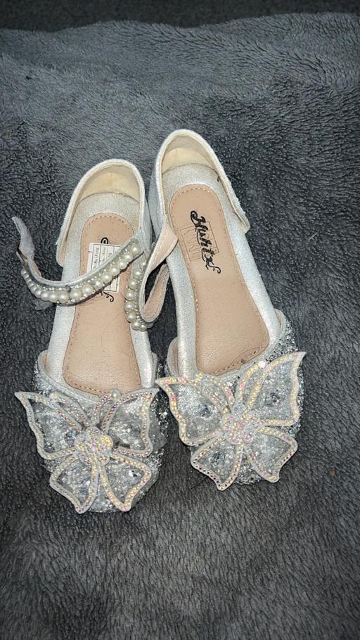 Buy & Sell Smethwick Sandwell - Photos for Silver butterfly shoes