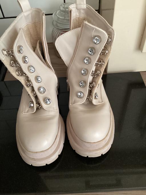 Buy & Sell Knowsley Business Park Knowsley - Photos for Size 4 lovely boots cream