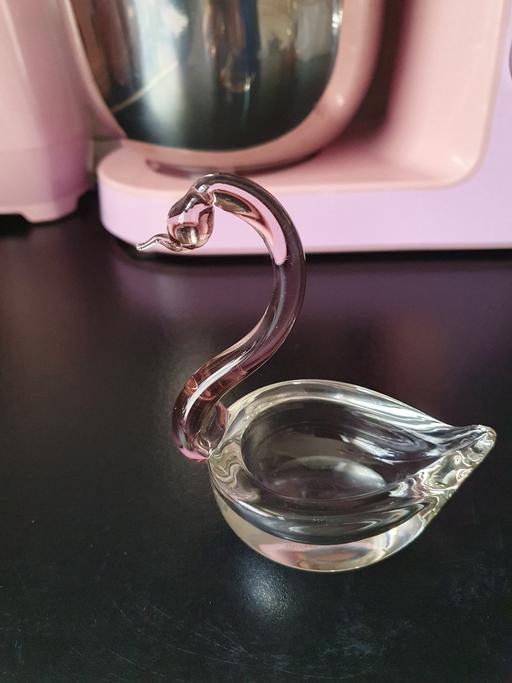 Buy & Sell Upper Gornal Dudley - Photos for vintage pink glass Swan ornament