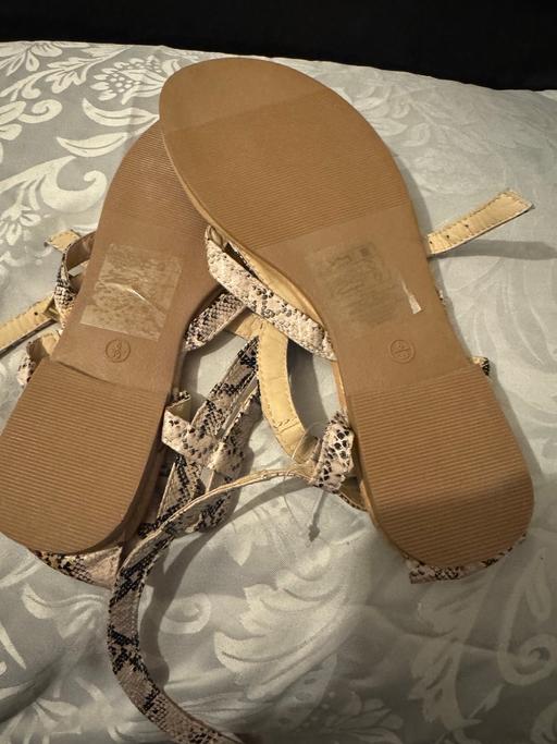 Buy & Sell Coxbench Amber Valley - Photos for Flat Sandles biege