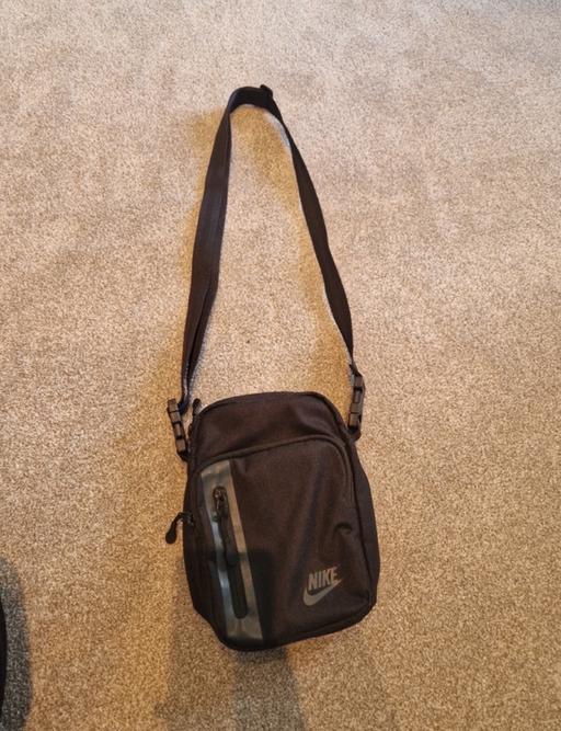 Buy & Sell Leyton East London - Photos for Nike Air Elemental Crossbody Pouch
