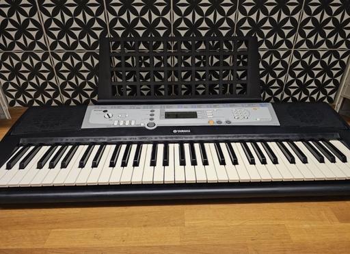 Buy & Sell Leyton East London - Photos for Yamaha YPT-200 Electric Keyboard