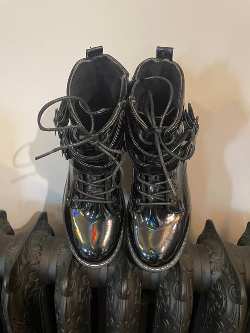 Buy & Sell Monkseaton North Tyneside - Photos for Boots iridescent size 3 soft warm lining