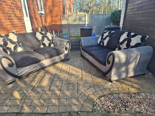 Buy & Sell Longley Sheffield - Photos for DFS Black/Grey 2 x 2 seater sofas