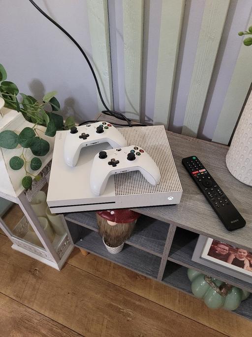 Buy & Sell Northfield Birmingham - Photos for xbox one with 2 x controllers. faulty