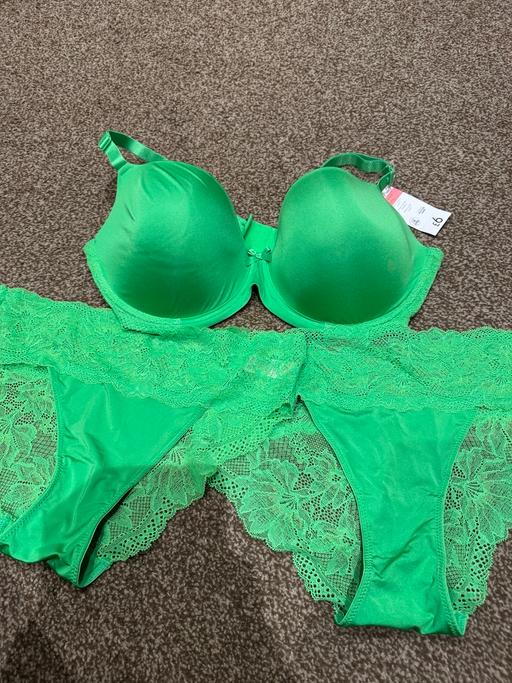 Buy & Sell New Eltham South East London - Photos for Brand new bra and 2 knickers 38 DD/ 14