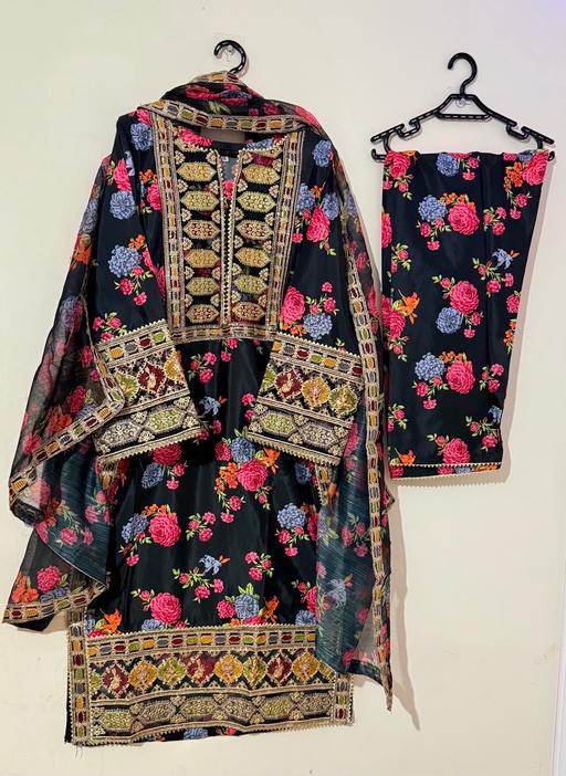 Buy & Sell Barking Barking and Dagenham - Photos for 3 piece beautiful outfit