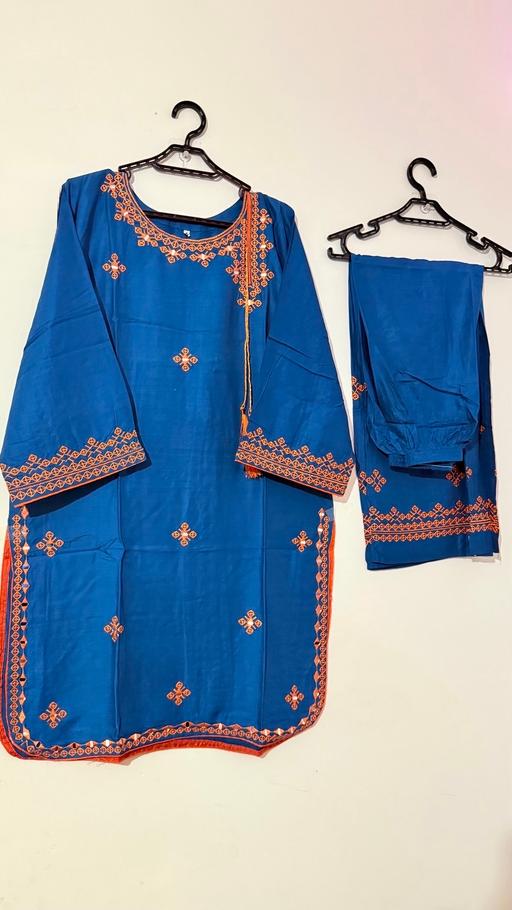 Buy & Sell Barking Barking and Dagenham - Photos for 2 piece embroidered suit