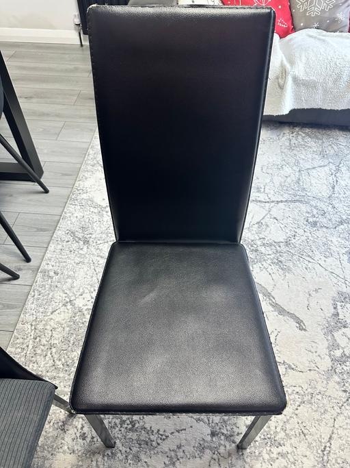 Buy & Sell Sheffield Sheffield - Photos for Dining table with 4 chairs