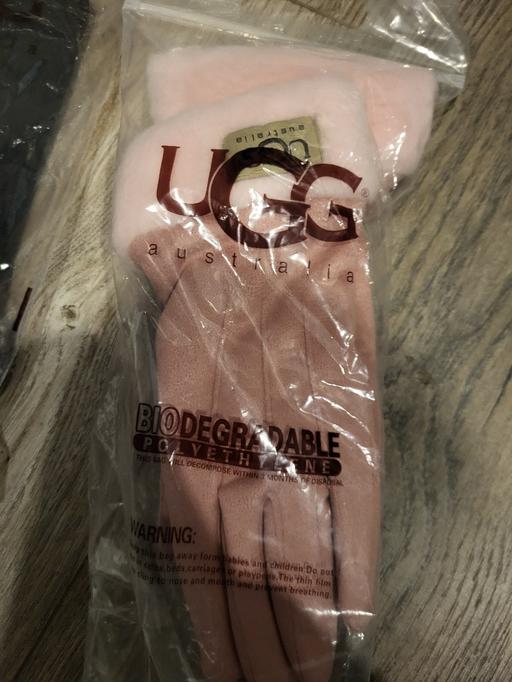 Buy & Sell Netherton Kirklees - Photos for ugg gloves women's pink