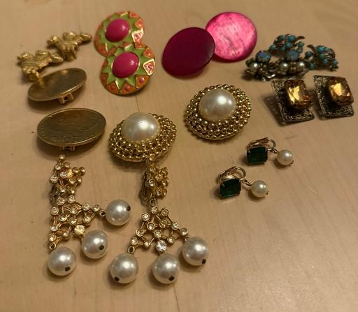 Buy & Sell Pontlottyn Caerphilly - Wales - Photos for VINTAGE LOT OF CLIP ON EARRINGS