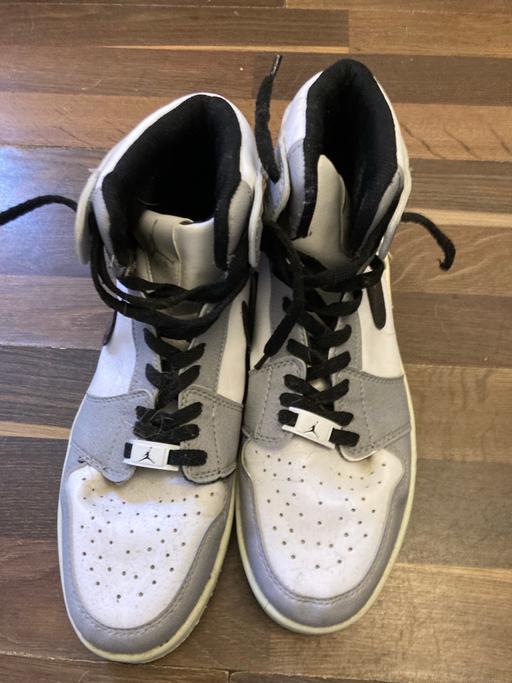 Buy & Sell Heath Park Havering - Photos for Trainer sise 10.5