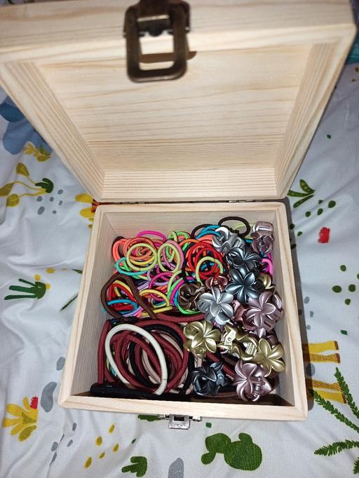 Buy & Sell Peckham South East London - Photos for box filled with hair accessories