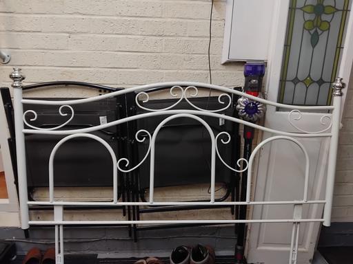 Buy & Sell Wallbrook Dudley - Photos for White wrought iron headboard