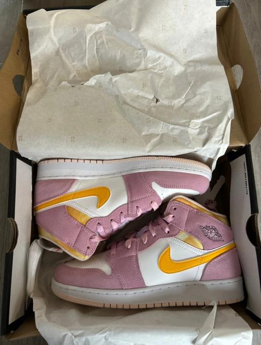 Buy & Sell Charlton Down Dorset - Photos for Nike air Jordan 1 Mid SE size 6 GS
