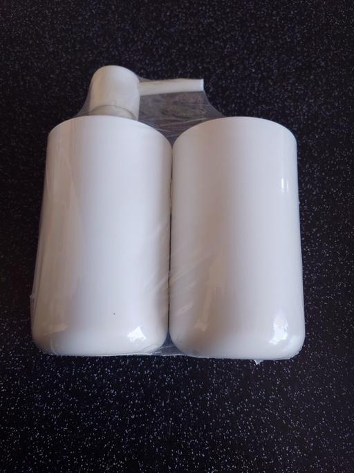 Buy & Sell Loughborough Charnwood - Photos for White soap dispenser and toothbrush holder