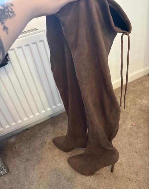 Buy & Sell Cadeby Doncaster - Photos for Over knee boots brown suede size 6
