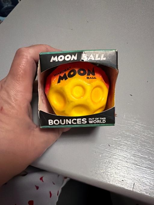 Buy & Sell Duckmanton Chesterfield - Photos for Moon ball