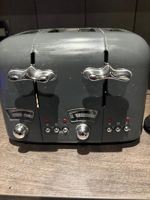 Buy & Sell - Photos for A grey 4 slice toaster (collection only )
