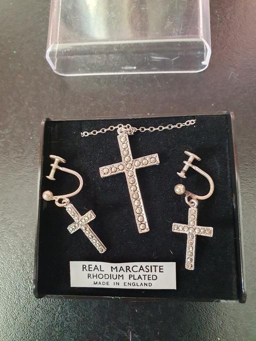 Buy & Sell Upper Gornal Dudley - Photos for vintage Cross necklace & earrings set