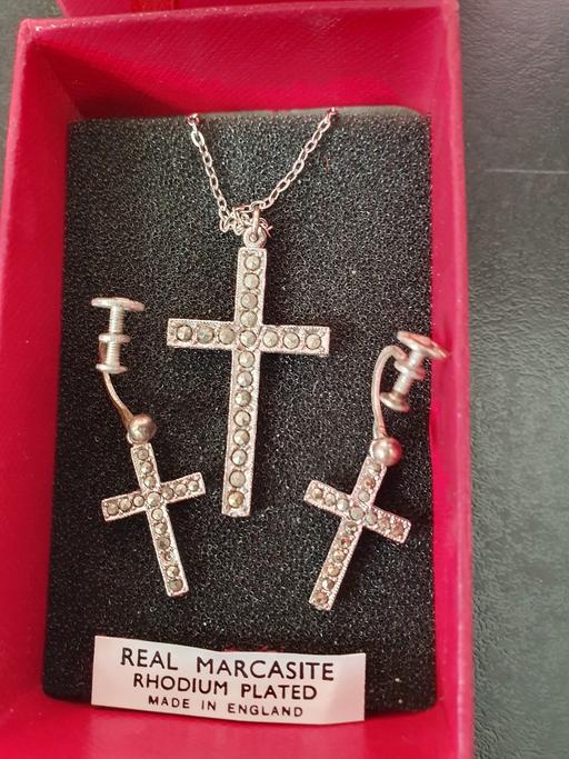 Buy & Sell Upper Gornal Dudley - Photos for vintage cross necklace & earrings set