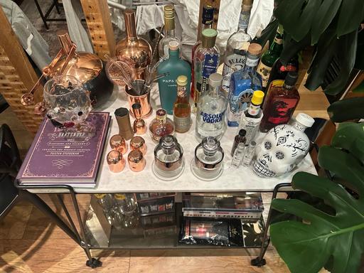 Buy & Sell Sloane Square Central London - Photos for Bar cart with wheels