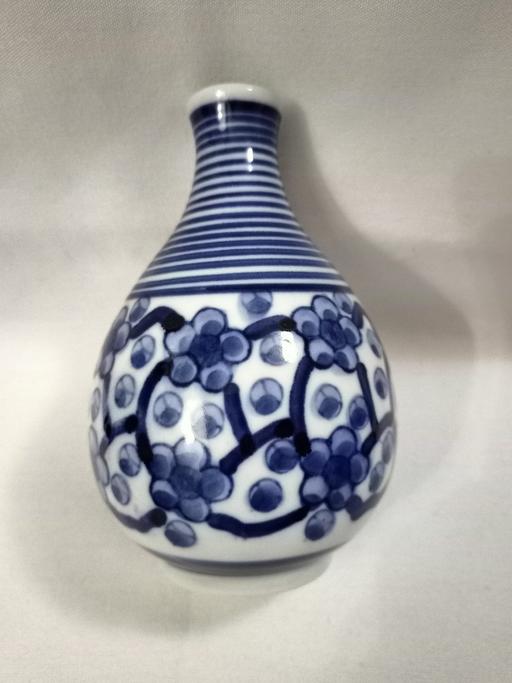 Buy & Sell Hall Green Birmingham - Photos for KUTANI JAPAN BLUE & WHITE SINGLE FLOWER VASE.