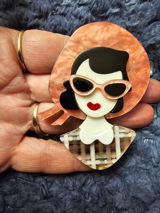 Buy & Sell Pilsley North East Derbyshire - Photos for brooch large acrylic