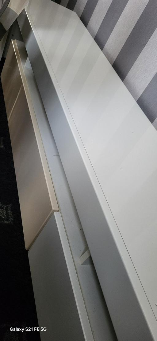 Buy & Sell Bloxwich Walsall - Photos for WHITE LONG UNIT WILL HOLD A LARGE T.V 