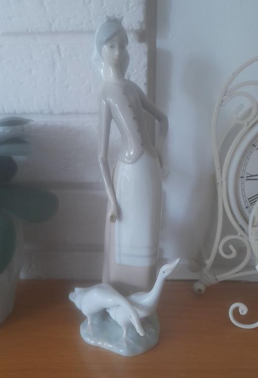 Buy & Sell Beeston Broxtowe - Photos for Ladro Lady figure)