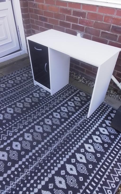 Buy & Sell Swinley Wigan - Photos for MODERN DESK