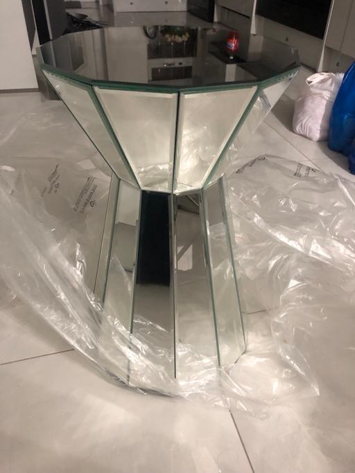 Buy & Sell Middlemore Industrial Estate Birmingham - Photos for Glass side table brand new