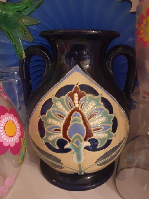 Buy & Sell Addington Village Station South East London - Photos for pottery type urn/vase £7