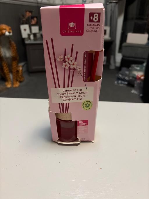 Buy & Sell Duckmanton Chesterfield - Photos for Cristalinas Reed diffuser