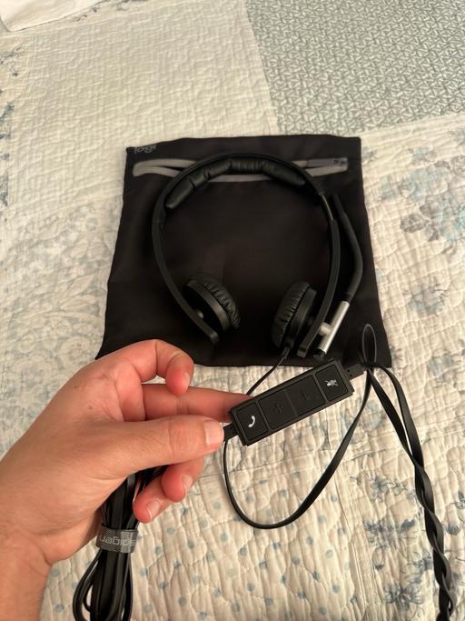 Buy & Sell St Luke`s Central London - Photos for WFH Office Bundle – Headset, Charger & Cables