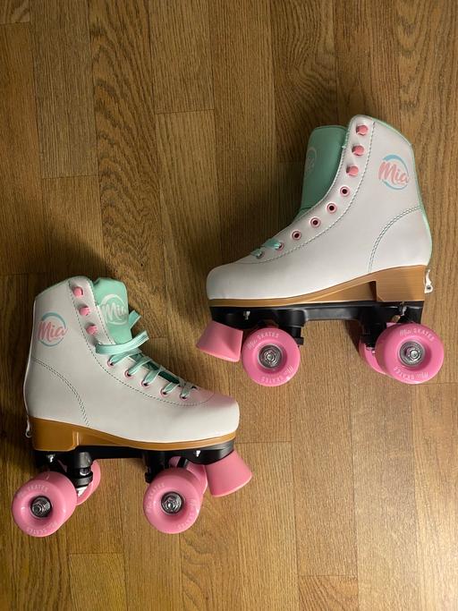 Buy & Sell - Photos for Mia Retro Roller Skates White UK Size 13 - 2