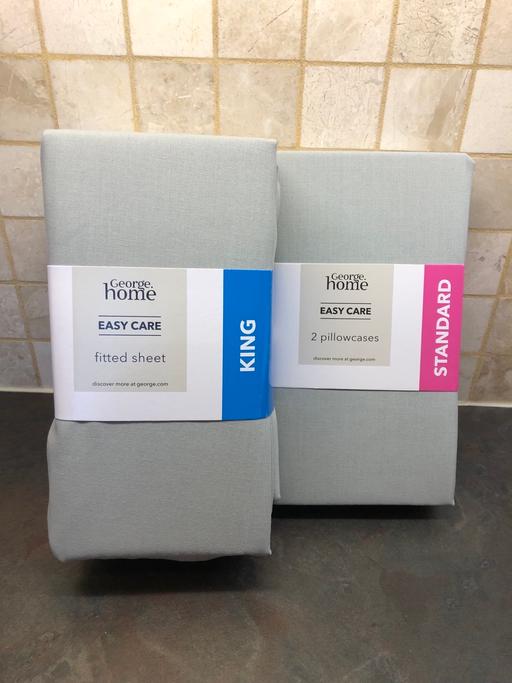 Buy & Sell Roby Knowsley - Photos for King size Fitted sheet and pillowcases