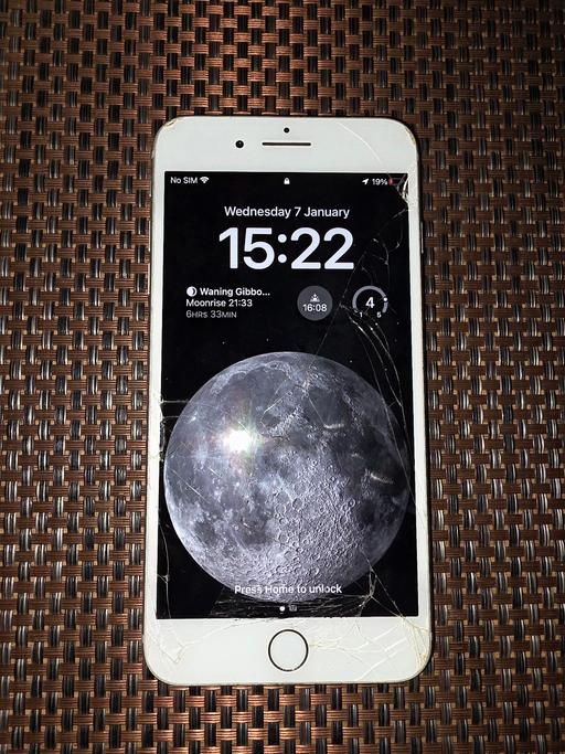 Buy & Sell Sundon Luton - Photos for iPhone 8 Plus 64GB Cracked